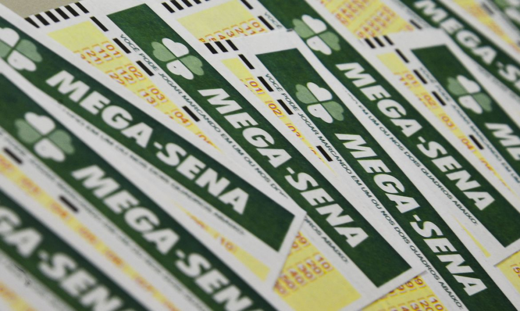 mega-sena:-ninguem-acerta-as-dezenas-e-premio-vai-a-r$-100-milhoes