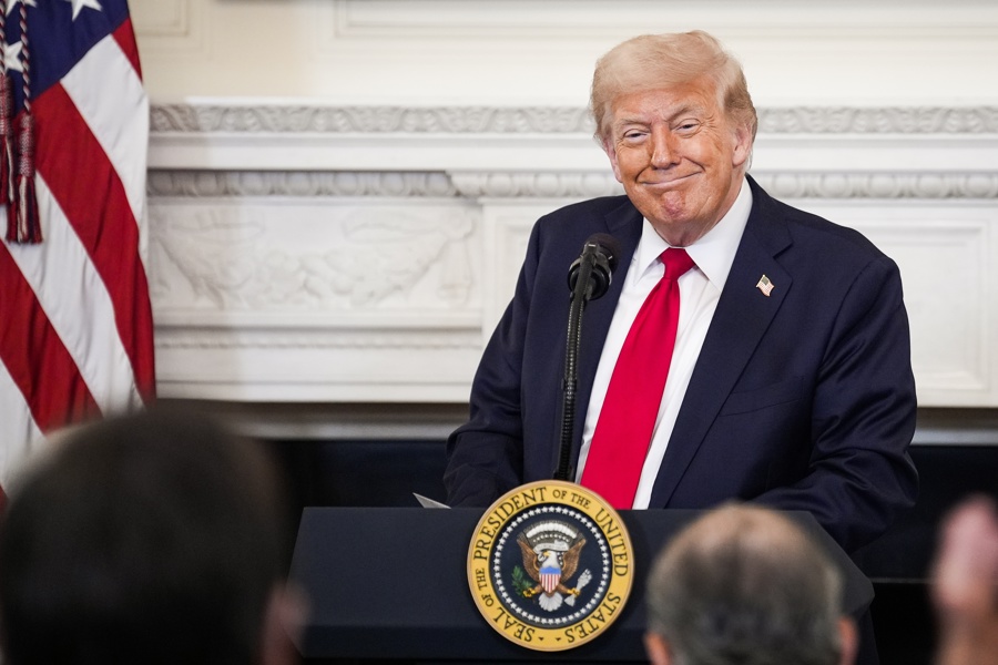 mao-boba-e-‘corte’-na-rainha:-veja-gafes-de-trump-durante-visita-do-rei-charles-iii