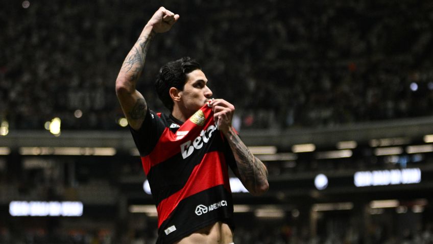 flamengo-faz-primeiro-tempo-perfeito-e-goleia-atletico-mg-por-4-a-0