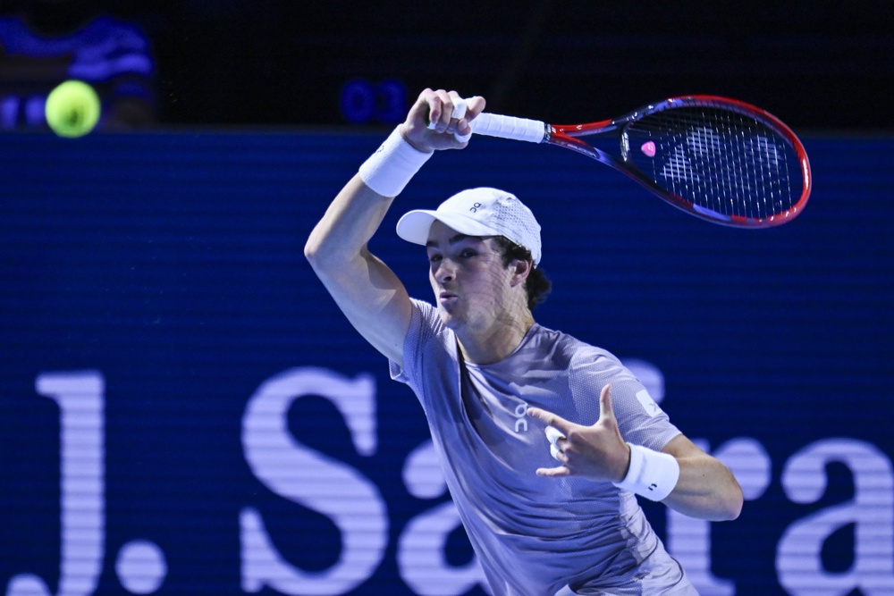 joao-fonseca-quebra-raquete,-perde-de-jodar-e-da-adeus-ao-madrid-open