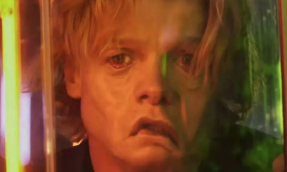 cara-de-barro-ganha-trailer-perturbador-e-revela-o-filme-mais-sombrio-da-dc-ate-agora