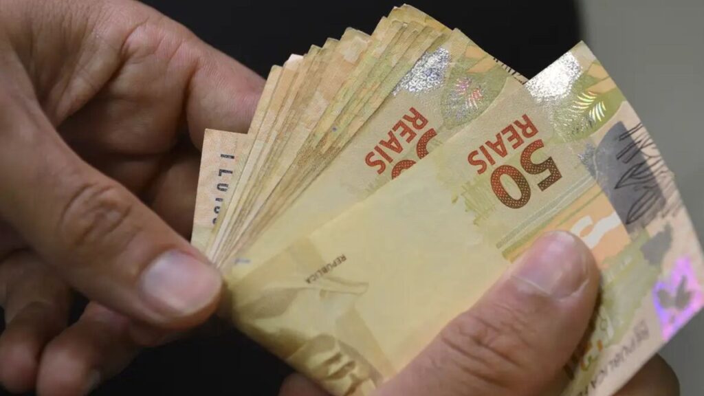 governo-deve-liberar-r$-4,5-bilhoes-do-fgts
para-endividados