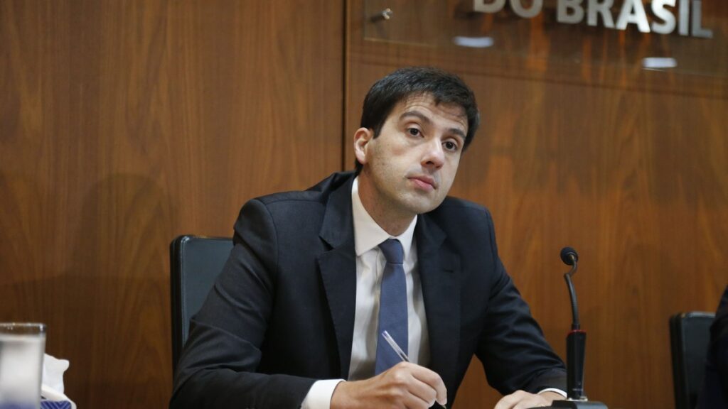 itau-contrata-ex-bc-diogo-guillen-como-novo-economista-chefe