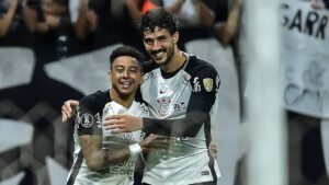 corinthians-atropela-penarol-em-obra-prima-de-diniz-no-clube