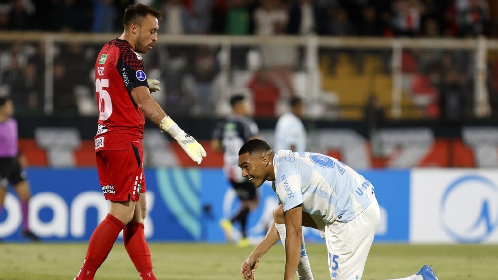 video:-atacante-do-gremio-perde-tres-penaltis-no-mesmo-jogo