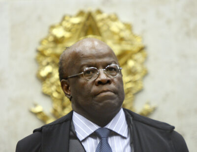 joaquim-barbosa-se-filia-ao-dc,-e-sigla-discute-candidatura-a-presidencia