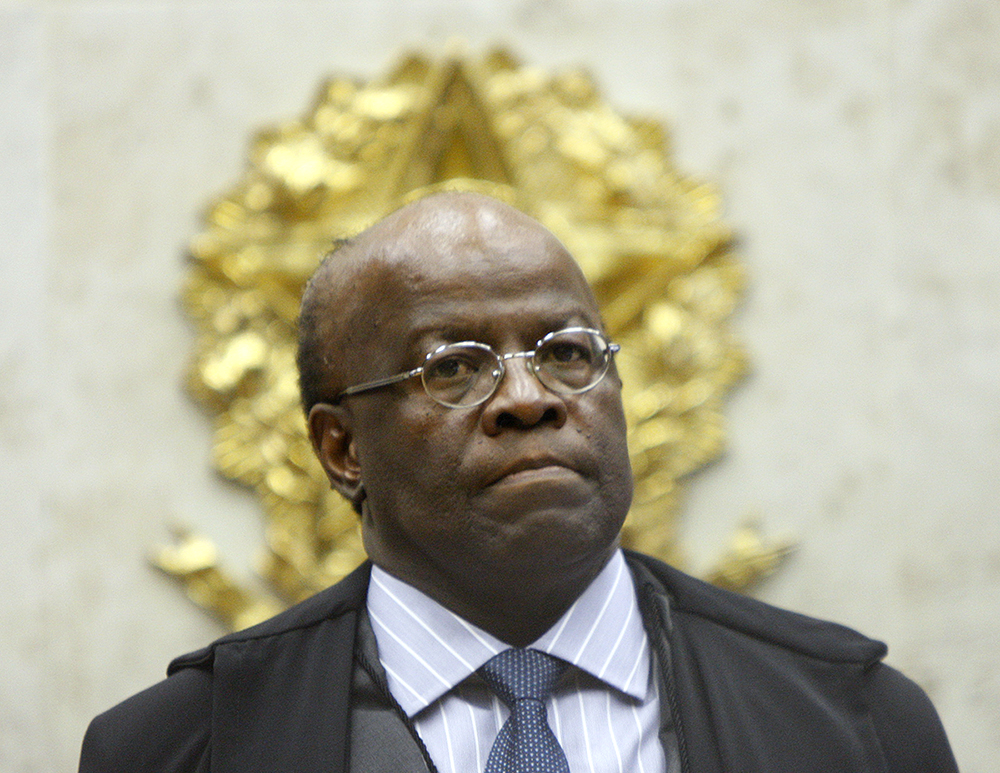 joaquim-barbosa-se-filia-ao-dc,-e-sigla-discute-candidatura-a-presidencia