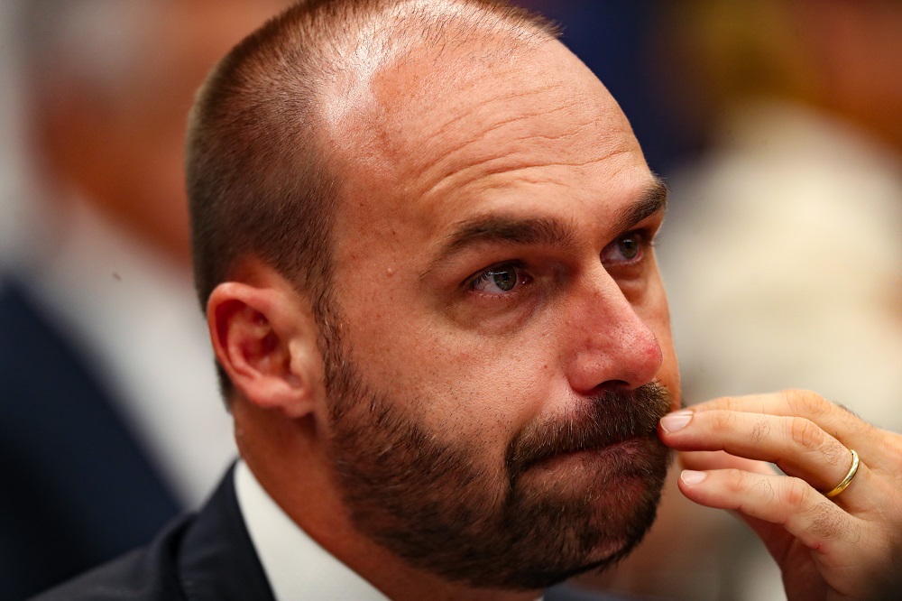 eduardo-assinou-contrato-como-produtor-de-‘dark-horse’-e-tinha-controle-financeiro,-diz-site