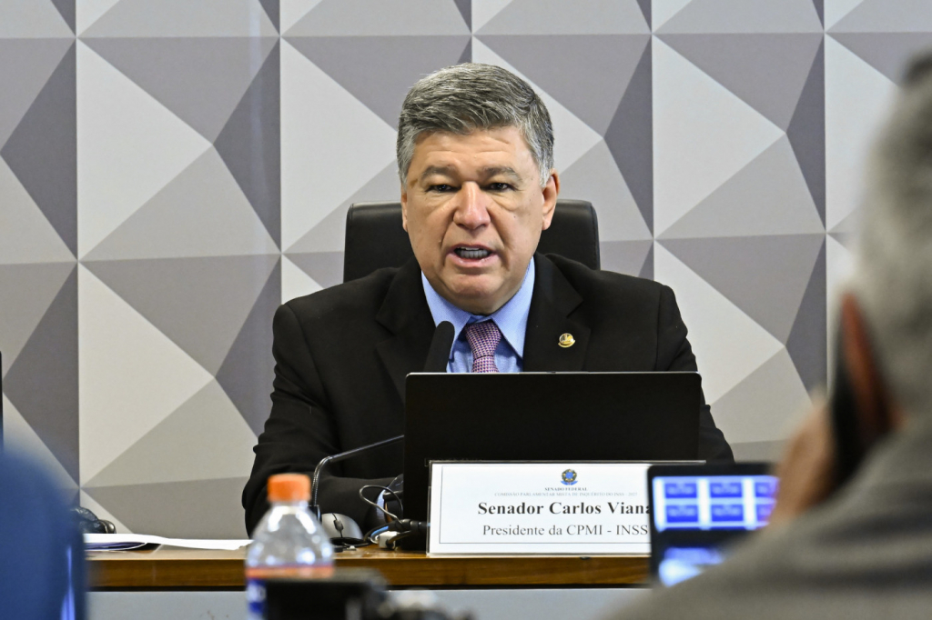 viana-pede-explicacao-da-pf-sobre-troca-de-chefe-responsavel-por-desvios-no-inss