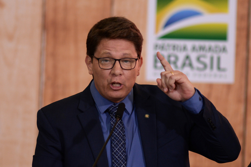stf-tenta-intimar-mario-frias-ha-um-mes-por-emenda-para-filme-sobre-bolsonaro