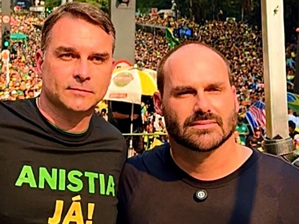 ‘traicao’:-carlos-e-eduardo-bolsonaro-se-manifestam-apos-zema-criticar-flavio