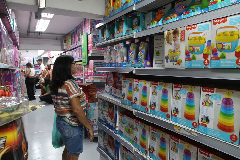 com-queda-do-dolar,-comercio-cresce-0,5%-em-marco-e-bate-novo-recorde