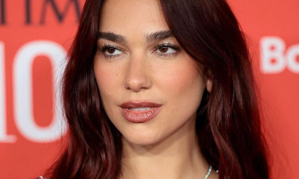 dua-lipa-processa-samsung-em-us$-15-milhoes-por-uso-indevido-de-imagem