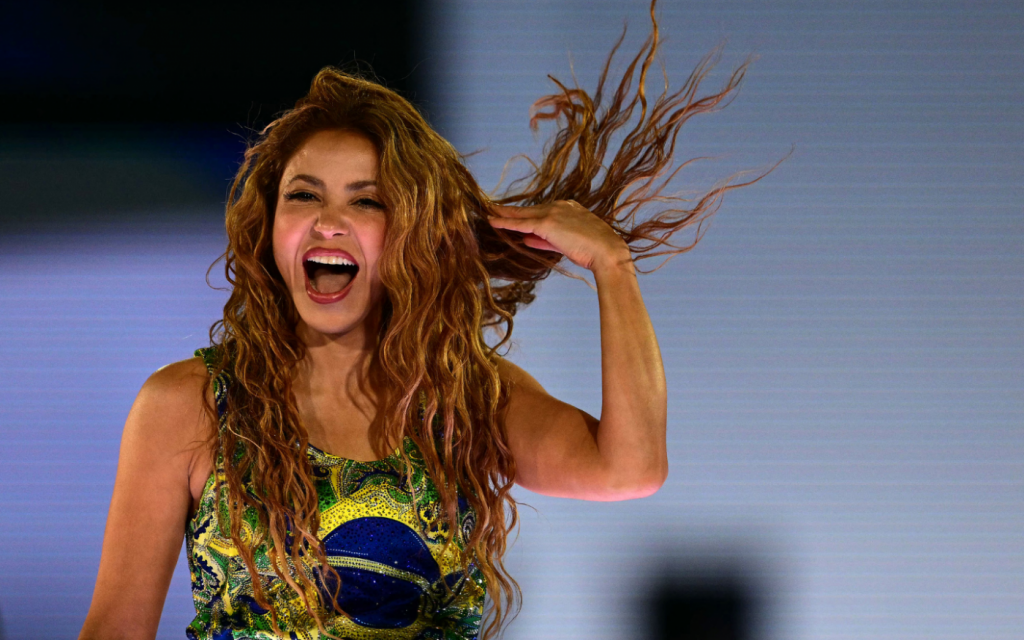 sob-a-lua-cheia,-a-‘loba’-shakira-faz-show-historico-em-copacabana