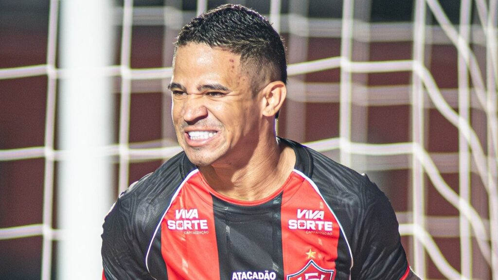 flamengo-leva-golaco,-sofre-virada-e-e-eliminado-pelo-vitoria