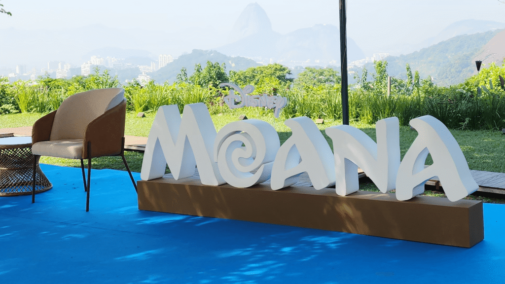 the-rock-chega-ao-brasil-para-divulgar-moana-e-da-aula-sobre-simpatia-e-ancestralidade